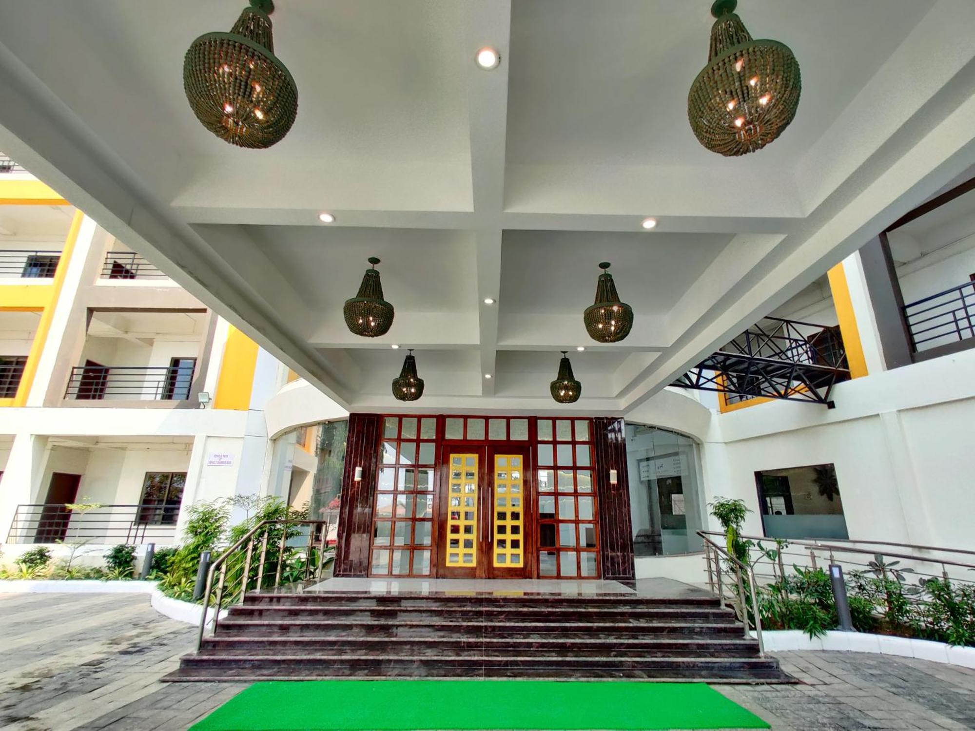Golden Chariot Hotel Daman Exterior foto